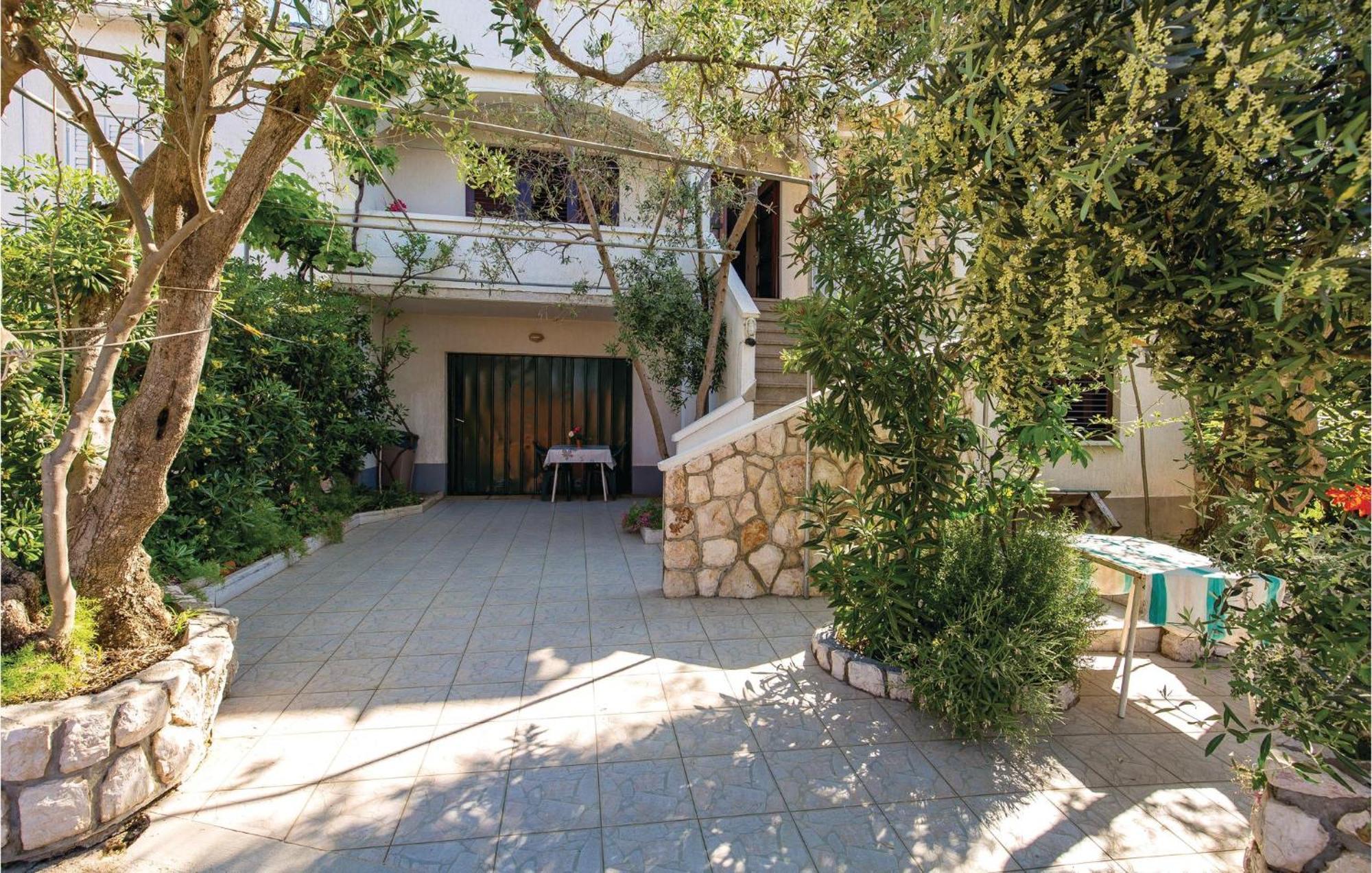 Stunning Apartment In Barbat-Rab With Wifi Barbat na Rabu Exteriör bild